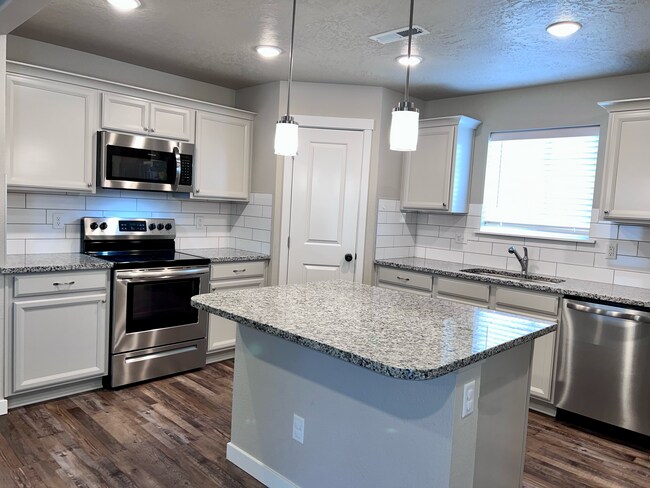 Building Photo - 17948 Ryans Ridge Ave