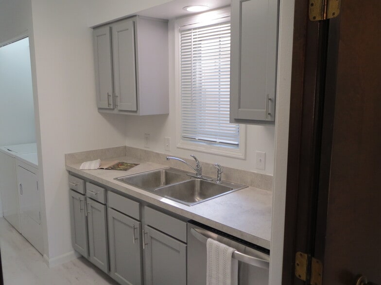 Building Photo - 5617 Ryewyck Dr