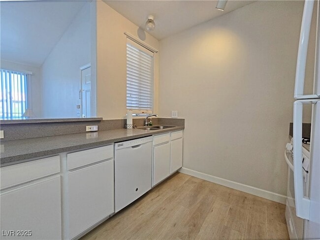 Building Photo - 4960 Harrison Dr