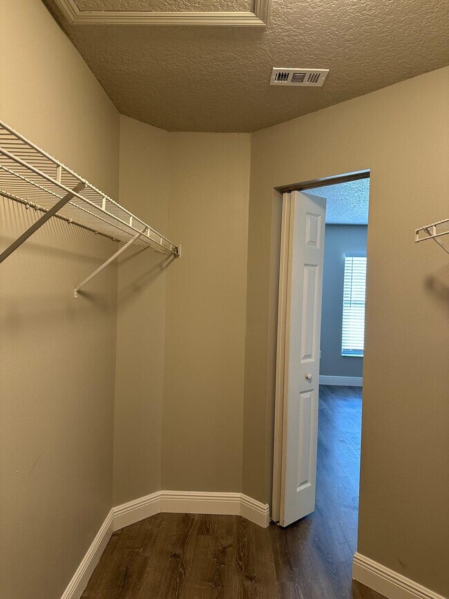 Building Photo - 790 Gillen Ave NW