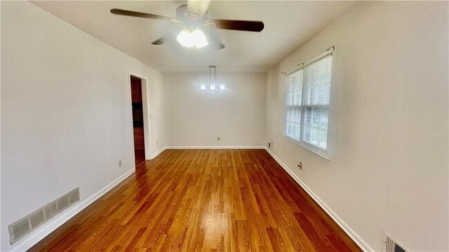 Building Photo - 886 Killian Hill Rd SW