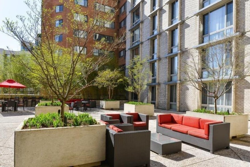 Building - 950 25th St NW