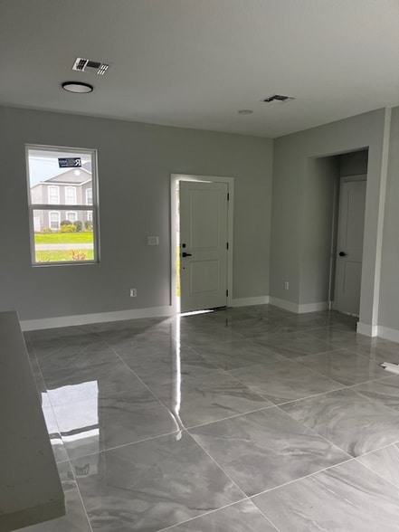 Building Photo - 5517 Ponce De Leon Blvd