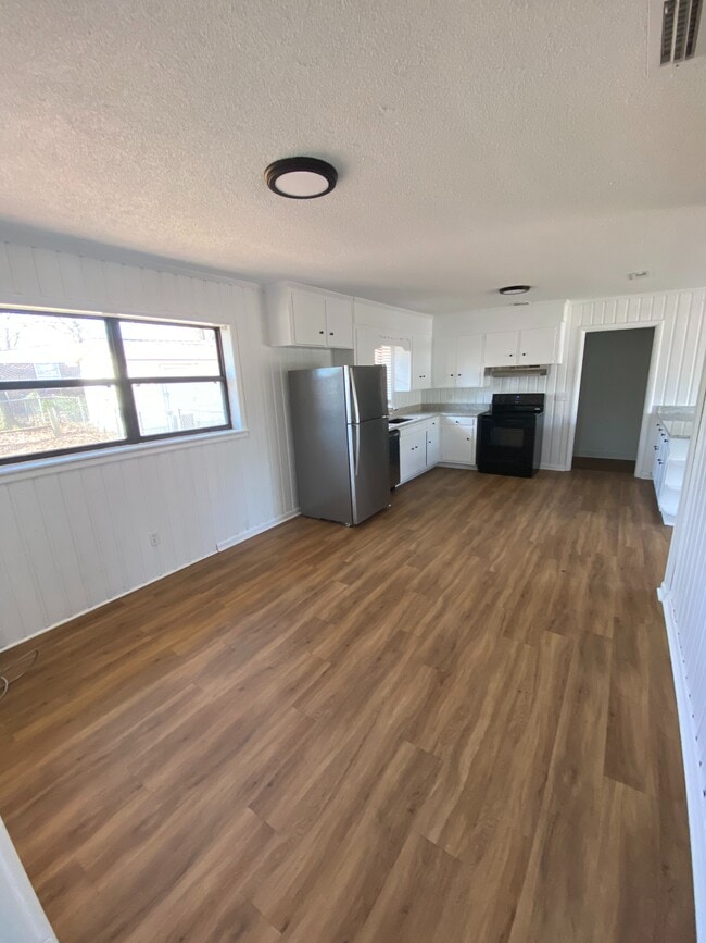 Building Photo - 1000 Fairlane Dr