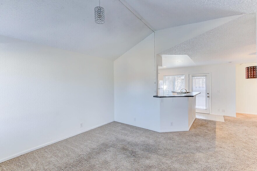 Building Photo - 2 Acoma St