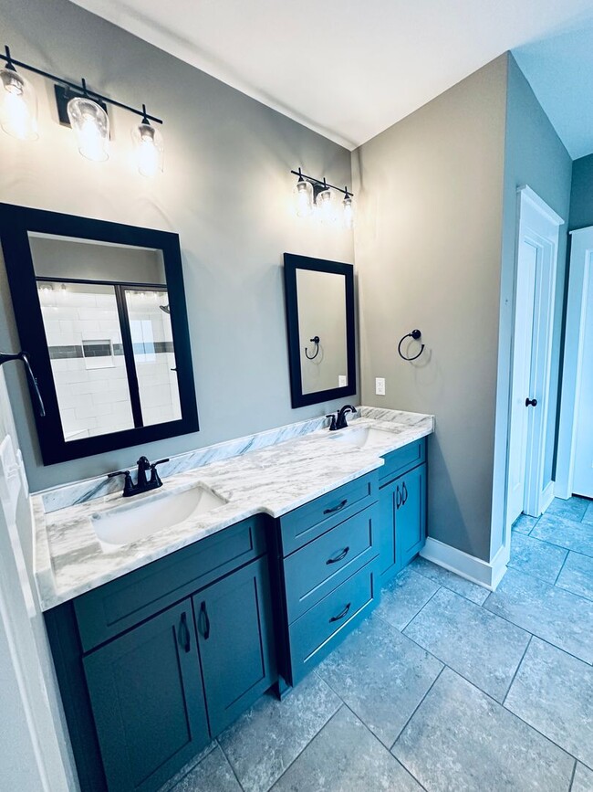 Building Photo - Luxury Living in Live Oak Preserve