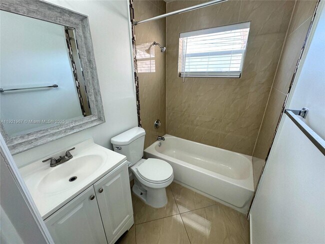 Building Photo - 1531 SW 66th Ave