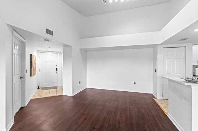 Building Photo - 4183 N Haverhill Rd