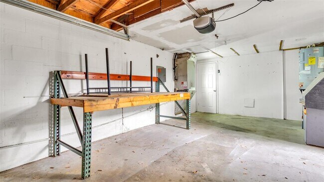Building Photo - 7634 Fox Hollow Dr