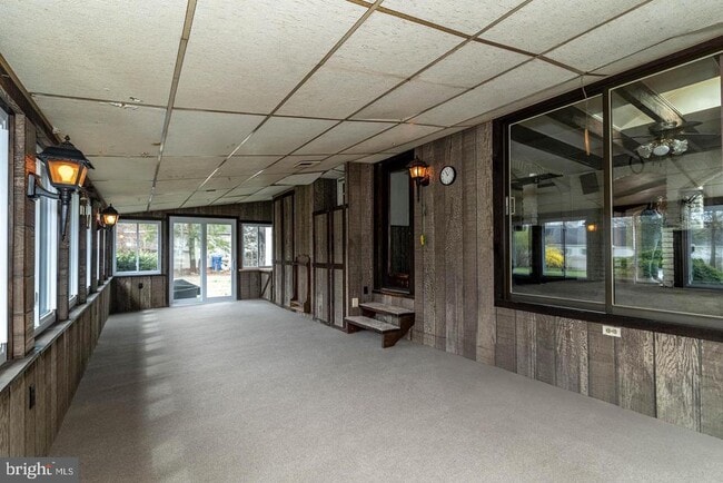 Building Photo - 520 Powell Rd