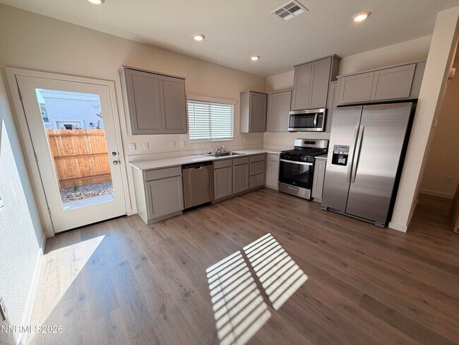 Building Photo - 8406 Vermilion Dr