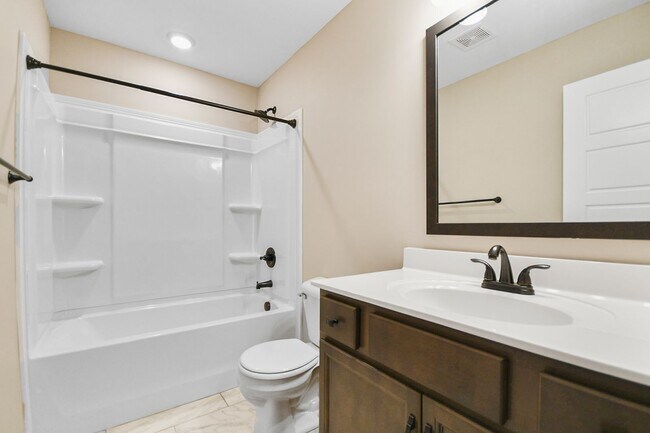 Building Photo - Pet Friendly Three Bedroom!