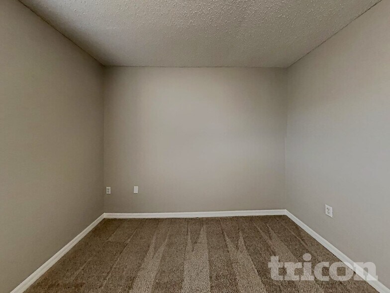 Building Photo - 9312 Thunderbolt Dr