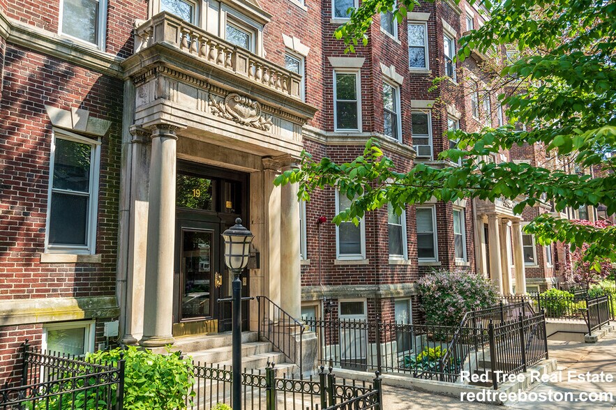 Building Photo - 31 Queensberry St