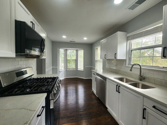 Building Photo - 1236 Churchill Ct