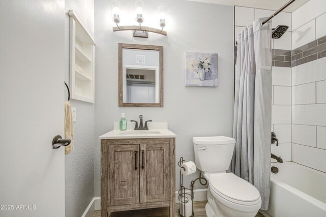 Building Photo - Move in Ready, Electricity Included!!