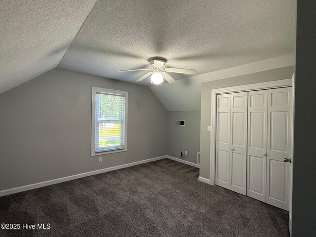 Building Photo - 1107 Greenway Dr
