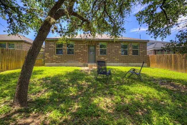 Building Photo - 216 Mary Max Cir