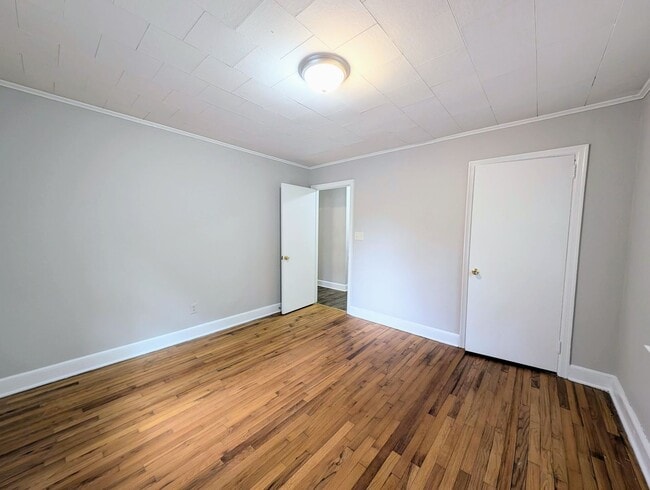 Building Photo - 213 E Weatherspoon St