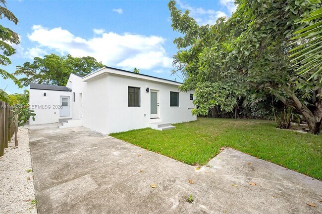 Building Photo - 1854 SW 17th St