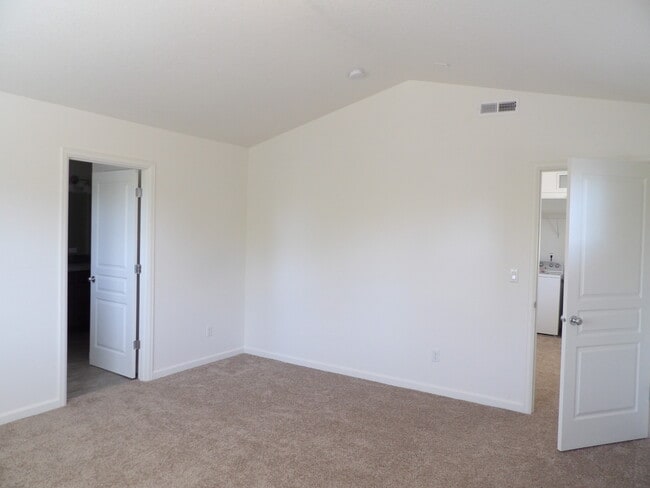 Building Photo - Beautiful Home!  Close to Downtown Hillsboro!