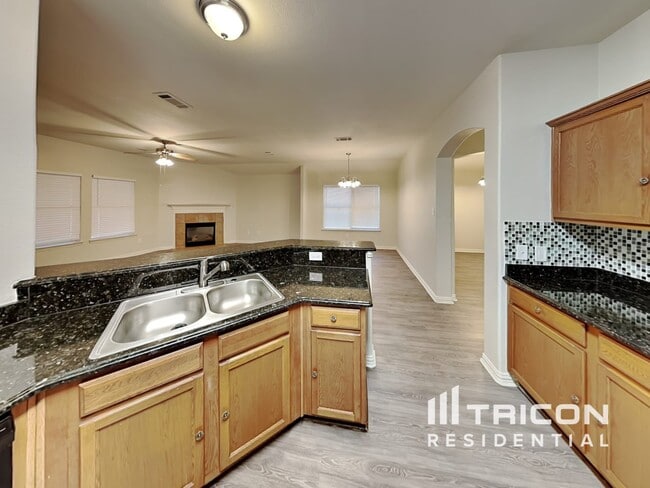 Building Photo - 607 Pewitt Ln