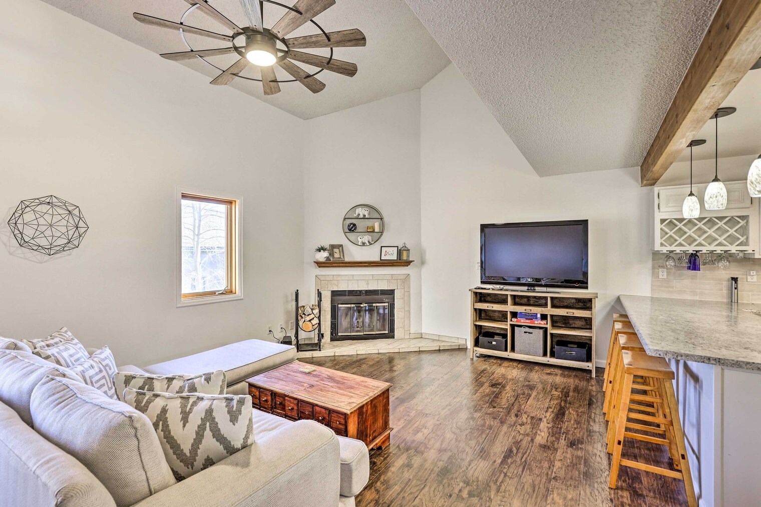Building Photo - 163 Burgundy Cir