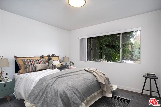 Building Photo - 450 S Los Robles Ave