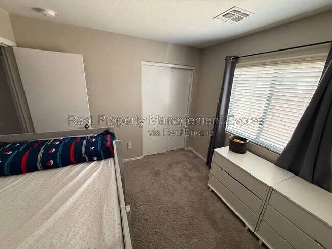 Building Photo - 7105 S 251st Dr