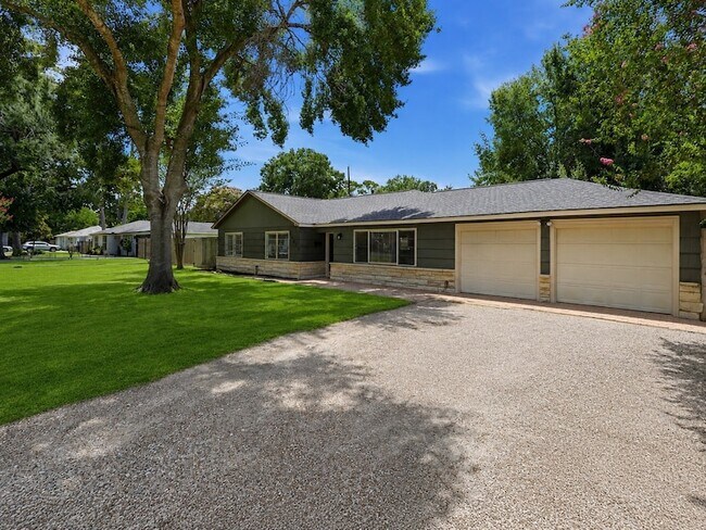 Building Photo - 10033 Whiteside Ln