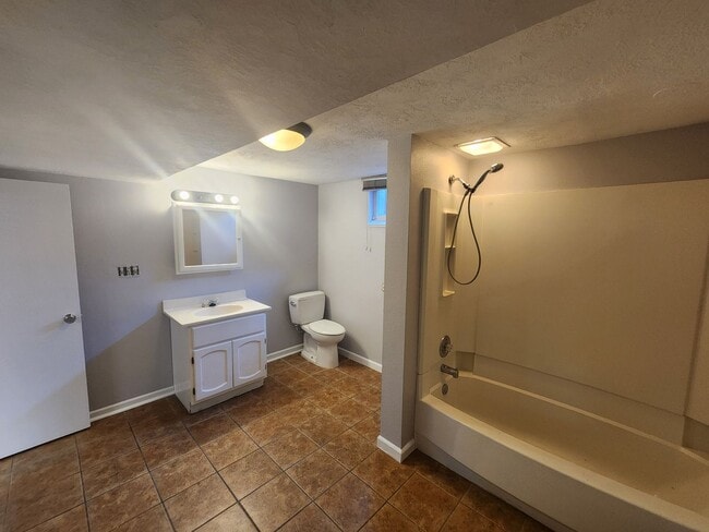 Building Photo - Spacious 5-Bedroom Home Near McKennan Park