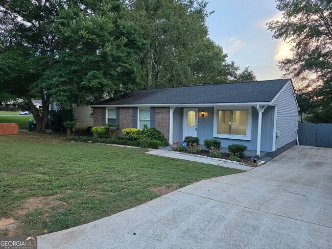 Building Photo - 5349 Tracey Dr