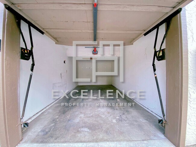 Building Photo - 2/2 Condo with 1 Car Garage, Wrap Around Patio, Fireplace, Granite Kitchen and Community Pool