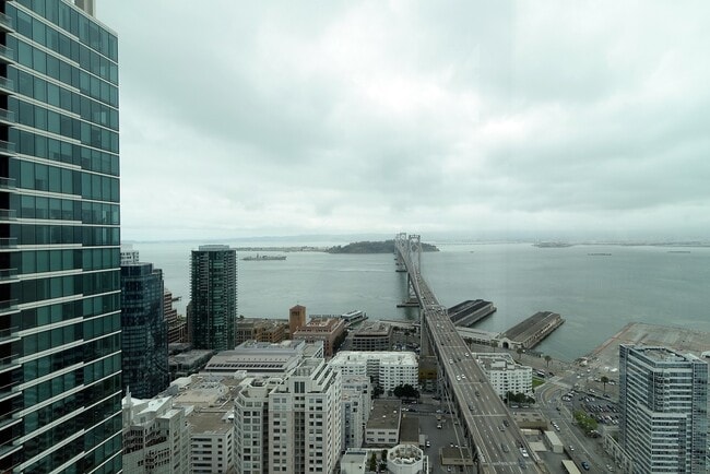 Building Photo - 425 1st St