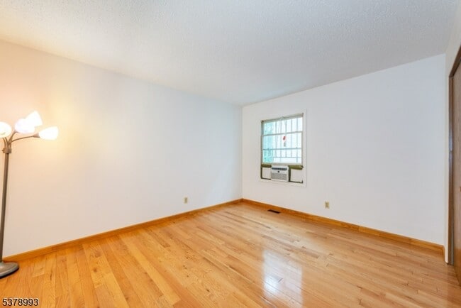 Building Photo - 553 Ocean Ave
