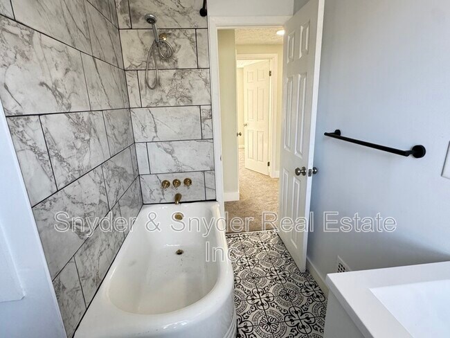 Building Photo - 143 Gale St