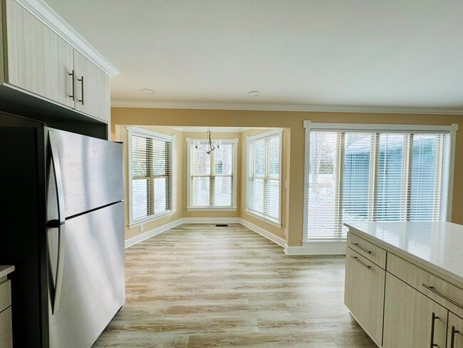 Building Photo - Luxury country rental 4x3 gated off black top!