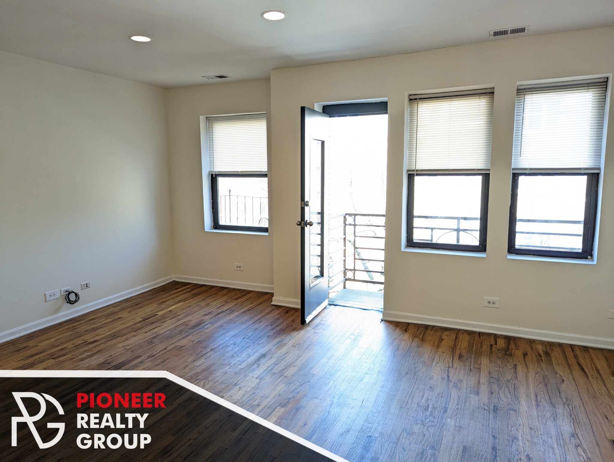 Building Photo - 914 W Dakin St