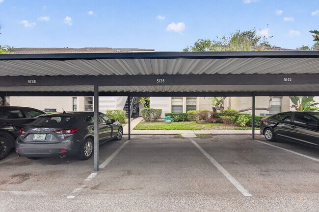 Building Photo - Cozy 3 Bedroom Available in Tampa!