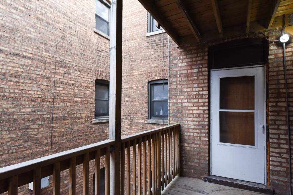 Building Photo - 3600 W Sunnyside Ave