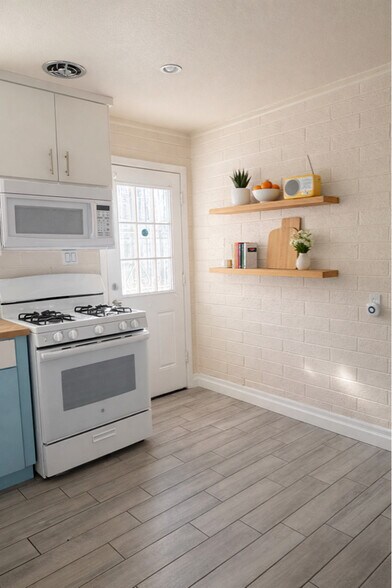 Building Photo - 6234 N 12th Pl