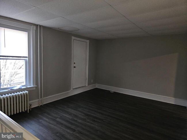 Building Photo - 614 Station Ave
