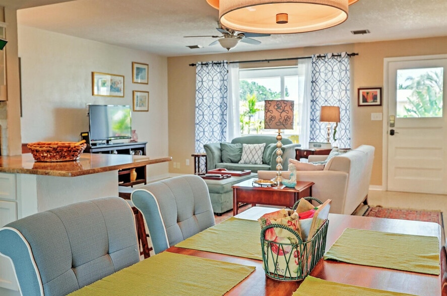 Building Photo - 157 Longwood Dr