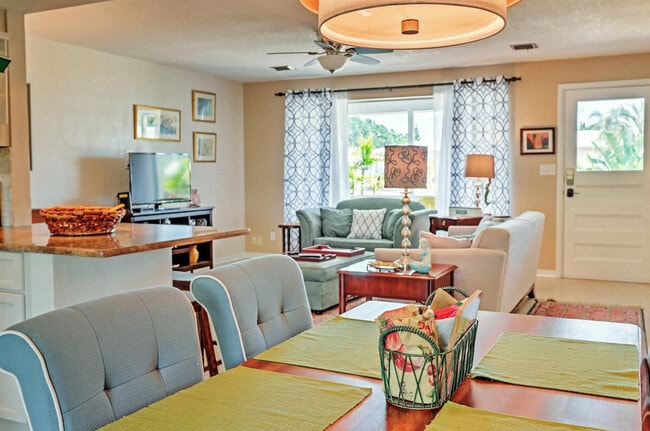 Building Photo - 157 Longwood Dr