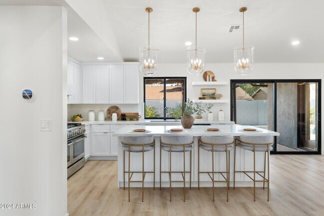 Building Photo - 1643 W Griswold Rd