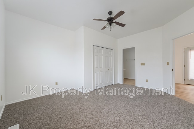 Building Photo - 819 6th Ave S