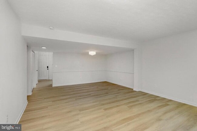 Building Photo - 1132 James Madison Cir