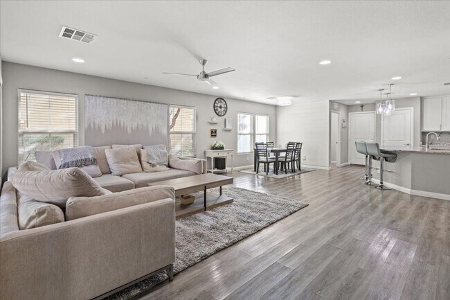 Building Photo - Spacious, Modern, Fully Furnished 3 Bedroom Home in Inspirada