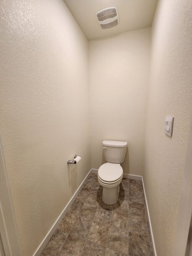 Building Photo - Stunning New Build In Wide Open Bennett!