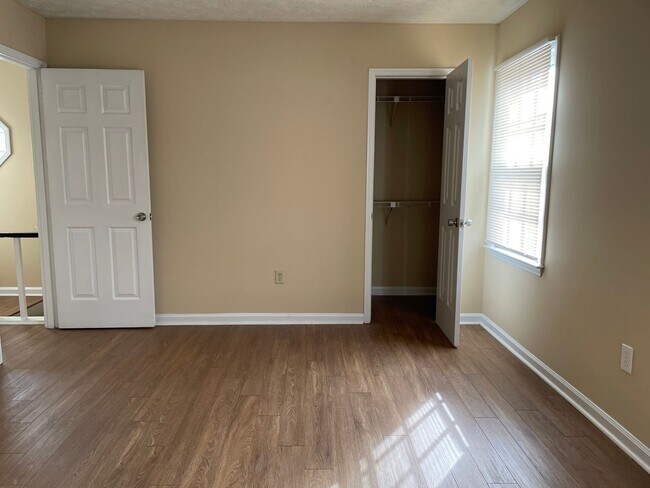 Building Photo - JAMESTOWN #39